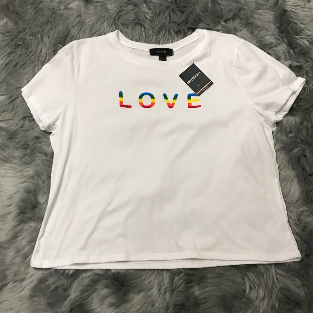 NWT FOREVER 21 LOVE GRAPHIC TEE
